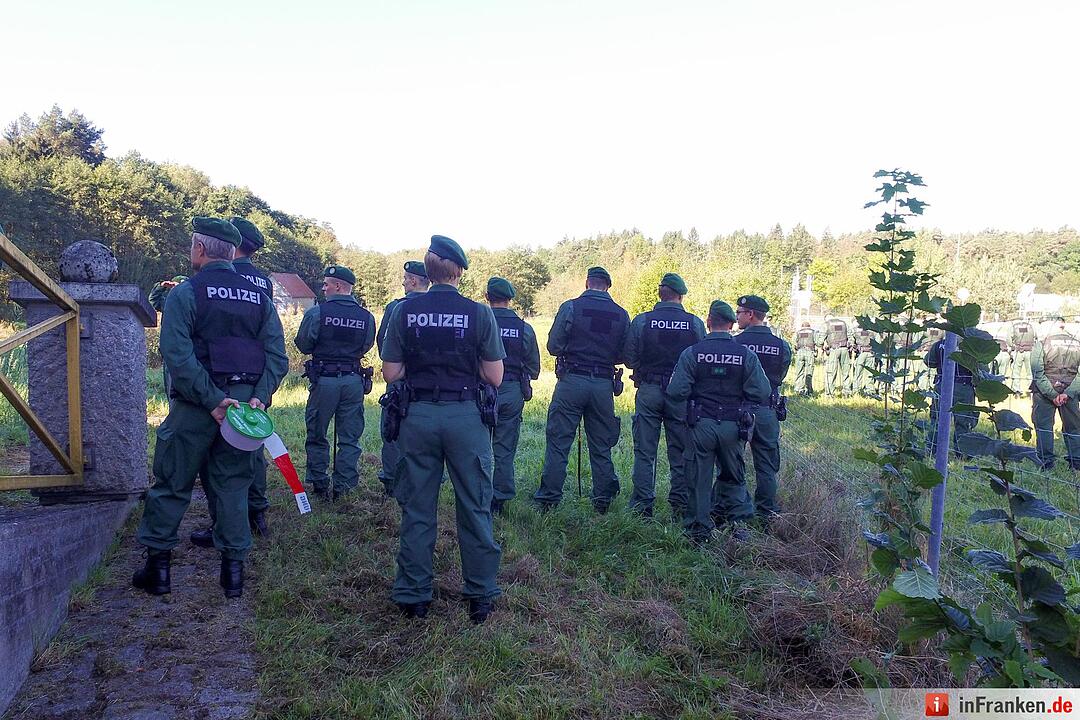 Heckenschütze feuert auf fahrende Autos bei Schnaittach