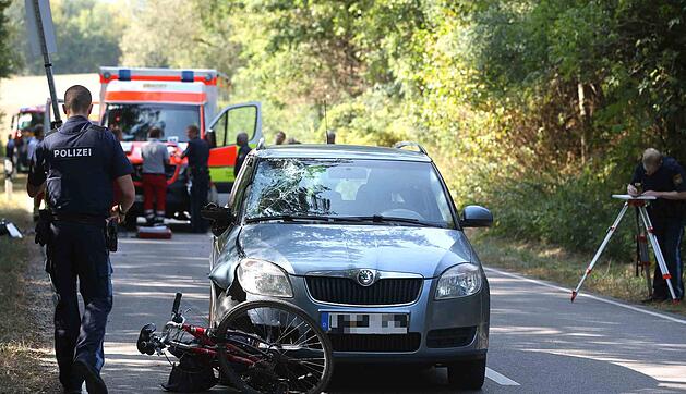 Unfall im Kreis Forchheim: 63-j&auml;hriger Radler stirbt vor den Augen seiner Frau