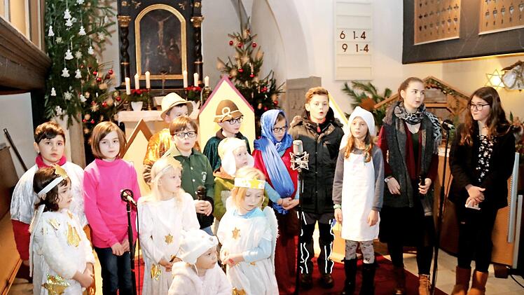 Die Kleinen bei der Aufführung  Foto: Johanna Blum