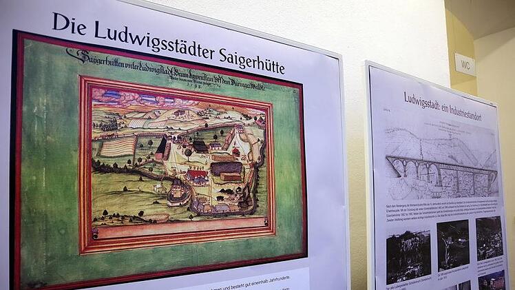 Besonders stolz ist man auf die kolorierte Zeichnung der Ludwigsstadter Saigerhütte.H. Schülein