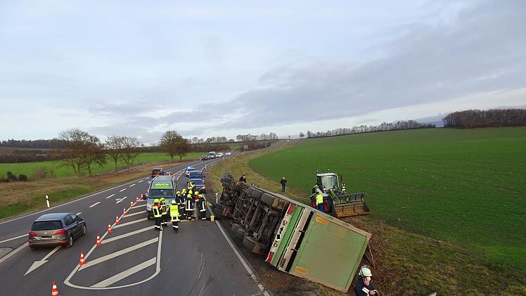 Umgest&uuml;rzter Lkw in Sulzheim