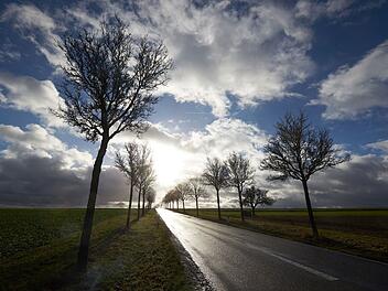 Wetter in Franken: Nach Regen-Wochenende - kommt jetzt die große Wende? Wetter in Franken: Nach Regen-Wochenende - kommt jetzt die große Wende?
