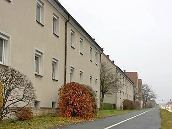Wo geht´s hin? Die Autofahrer auf der B 8 haben ein Ziel, viele Mieter entlang der Straße sind ratlos.