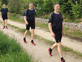Frank Hofmann läuft mal "locker" drei Marathons - allerdings direkt hintereinander.  Fotomontage: Michael Busch