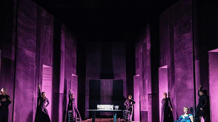 "Die Zauberflöte": Philipp Westerbarkeis Neuinszenierung von Mozarts Oper eröffnete die Spielzeit 2018/2019 am Landestheater Coburg.Foto: Sebastian Buff
