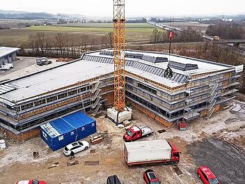 Gut im Zeitplan liegt der Neubau des ILS-Neubaus in Buttenheimer Industriegebiet.