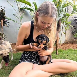 Eileen aus Franken (20) wandert aus, um Hunde zu retten - dann folgen Morddrohungen
