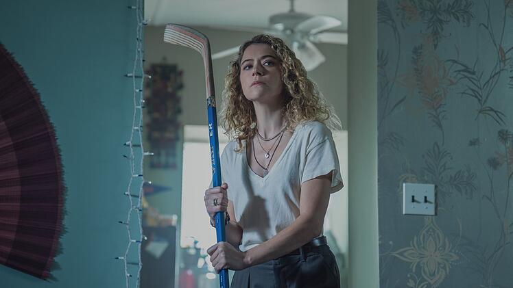 Nach ihrer Scheidung hat Paula (Tatiana Maslany) eigentlich schon genug um die Ohren. Doch dann glaubt sie, ein Verbrechen beobachtet zu haben und st&uuml;rzt sich Hals &uuml;ber Kopf in Ermittlungen.