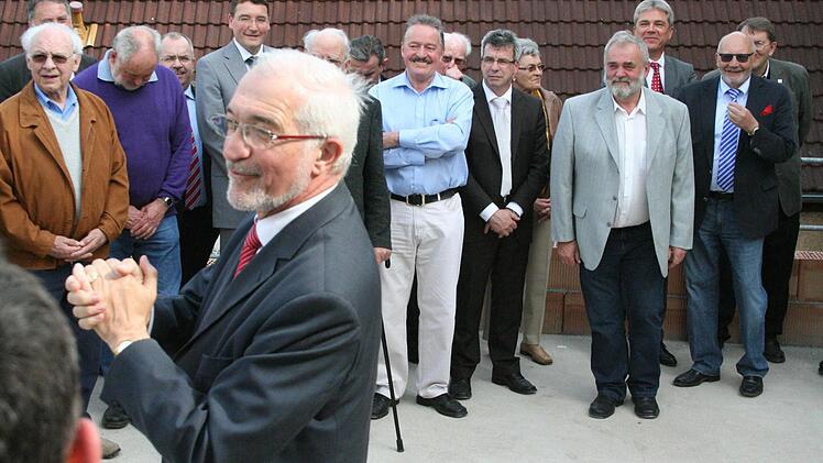 Regierungspräsident Dr. Paul Beinhofer hält seine Ansprache.