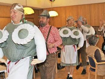 Der Höhepunkt der närrischen Faschingsfeier war wieder einmal der Auftritt der Showgruppe aus Theisenort.  Foto: Heinz Marr