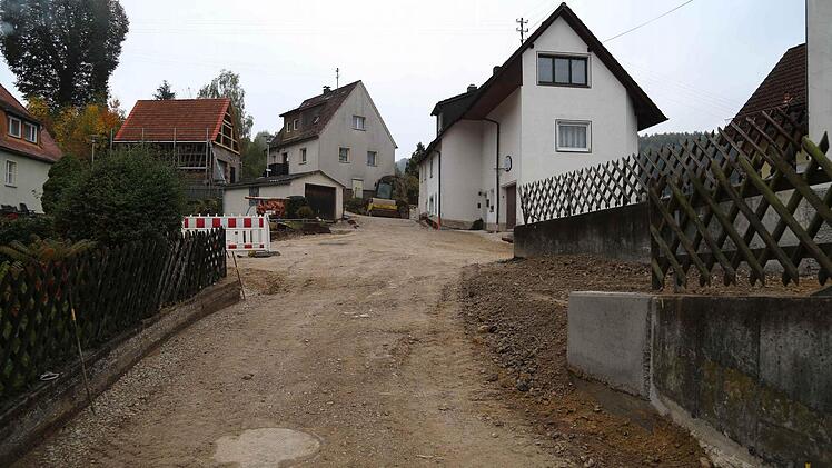 Die Bauarbeiten am Obertrubacher Schlossberg sind in vollem Gang. Foto: Franz Galster