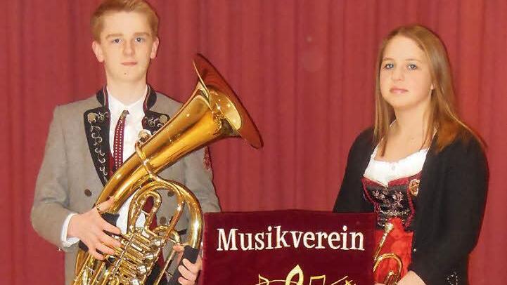 Die 13-jährige Lea Müller ist eine der jüngsten Aktiven im Ensemble. Mit Jannik Brückner (15) ist sie ein Beispiel für das ausgezeichnete Engagement der Jugend und für die solide Ausbildung im Musikverein Größau- Posseck in Zusammenarbeit mit der Orchesterschule Pressig-Stockheim. Beide Solisten bringen sich auch beim Konzert mit ein. Foto: privat