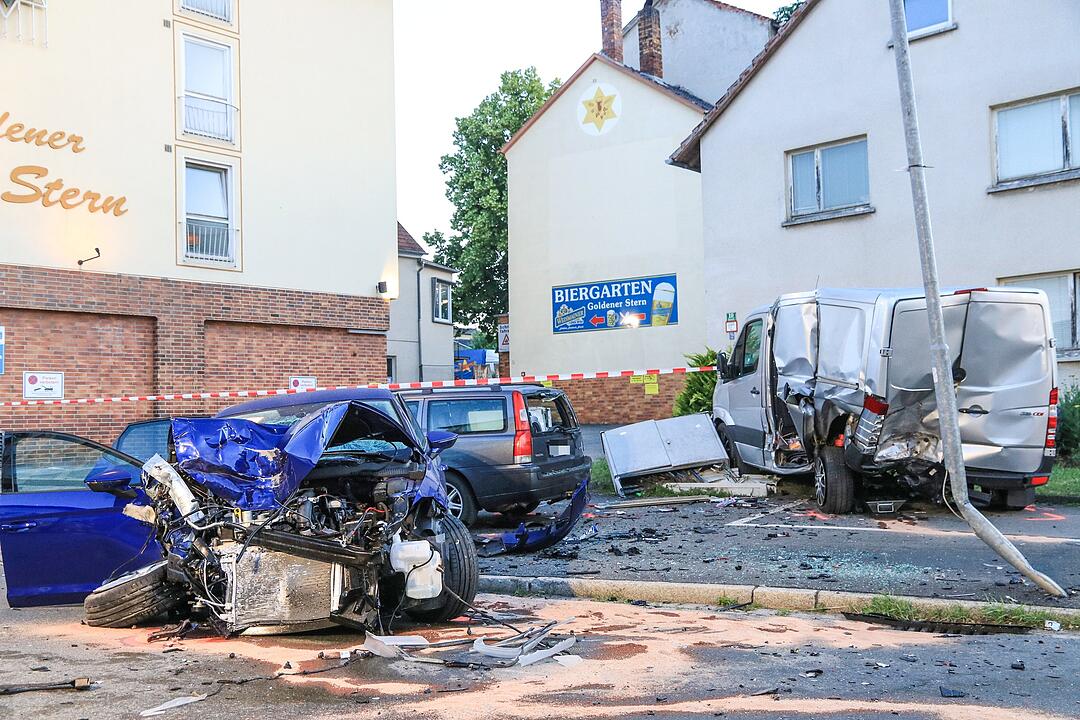 Nach Flucht vor der Polizei: Autofahrer erfasst Fußgänger im Kreis Coburg - drei Menschen teils schwerst verletzt