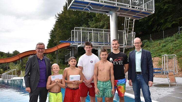 Die Gewinner des Wettbewerbs  (von links): Stephan Pr&ouml;schold, Paul Haberzettl, Niklas Kn&ouml;rrer, Jonathan Eppler, Vincent Schnapp, Jonathan St&uuml;binger und Oliver Vo&szlig;. Foto: Uschi Prawitz
