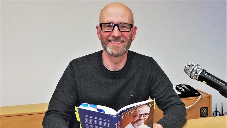 Ex-Staatssekretär  Peter Tauber (CDU) bei seiner Buchvorstellung auf dem Volkersberg. Foto: Sigismund von Dobschütz