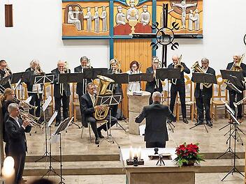 Seit vielen Wochen bereiten sich die Chöre auf das Adventskonzert der evangelischen Kirchengemeinde vor. Das gilt auch für den Posaunenchor unter der Leitung von Thomas Meyer.