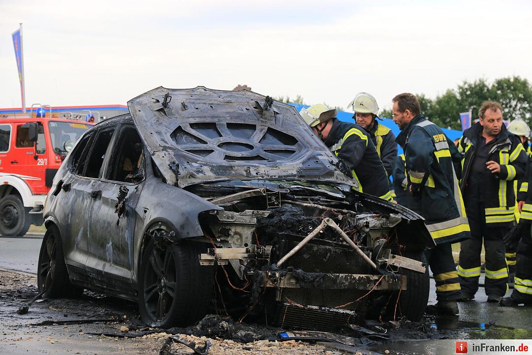 Auto brennt in Buttenheim aus