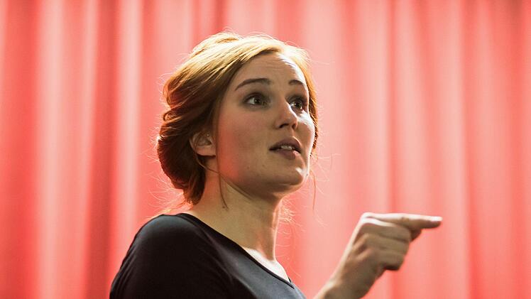 Reichlich Beifall gab es für den Ella-Fitzgerald-Abend, den Laura Mann und Florian Berndt im Foyer des neuen Coburger Wohnbau-Domizils gestalteten.Jochen Berger