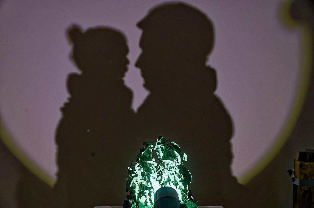 Eine magische Kulisse mit effektvoll platzierter Lichtkunst.