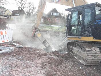 Der Löschwasserbehälter ist weg. Fotos: Katrin Geyer+privat (2)