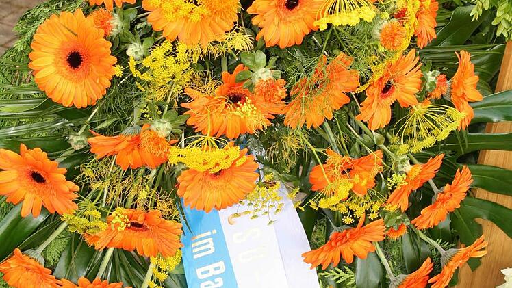 26.06.2015: Beisetzung von Altlandrat Herbert Neder in Oberthulba. Blumengruß der CSU-Landtagsfraktion. Foto: Paul Ziegler