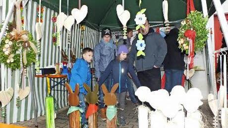Wer noch Bedarf an Dekoartikeln für das Osterfest hatte, wurde auf dem Markt fündig. Foto: Manfred Welker