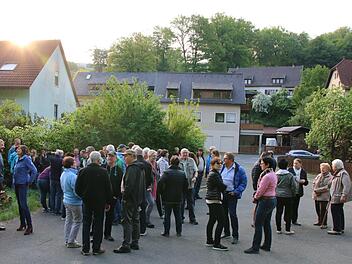 Rund 60 Anlieger diskutierten bei einem Ortstermin.Foto: Katrin Geyer