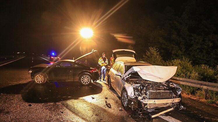 Aquaplaning-Unfall auf der A73: Audi gerät bei Starkregen ins Schleudern
