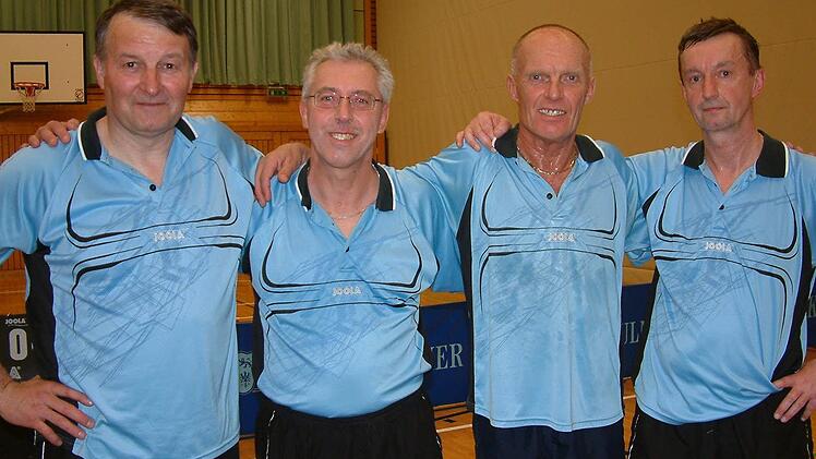 Die langjährigen Tischtennisspieler des FC Nordhalben, Friedel Tomaschko, Reiner  Kürschner, Günter Fuhrmann und Rolf Eberhardt (von links), haben eine neue sportliche Heimat gefunden. Foto: Hans Franz