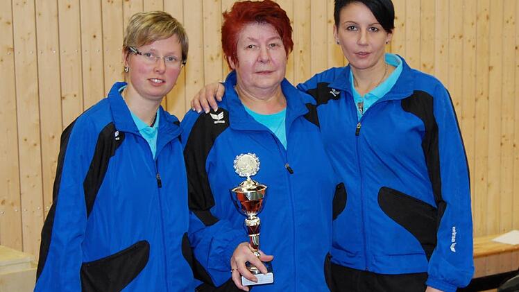 Erfolgreich verteidigten die Damen des TTC Wallenfels II ihren Kreispokaltitel: (von links) Sandra Wilfer, Maria Zeuß und Petra Schreiber.