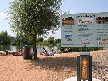 Der Naturbadesee riss ein Loch in den Frensdorfer Haushalt. Fotos: Seeger