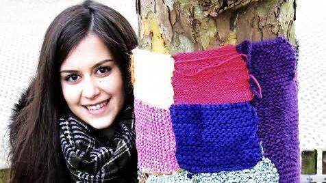 Arife hat dem Baum ein "Wollkleid " verpasst.  Foto: Josef Hofbauer