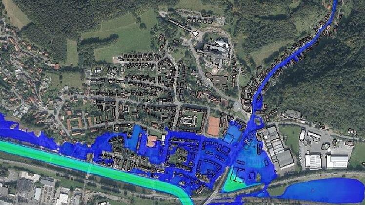 Bei einem hundertjährigen Hochwasser würde derzeit  die halbe Blaich durch den Purbach (blau) überschwemmt. Grün: die Flutmulde. Grafik: Stadt Kulmbach