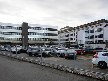 Die zwei Hauptgebäude der ehemaligen Adidas-Zentrale, die inzwischen im Besitz der Firma Schaeffler sind, werden saniert.  Foto: Richard Sänger