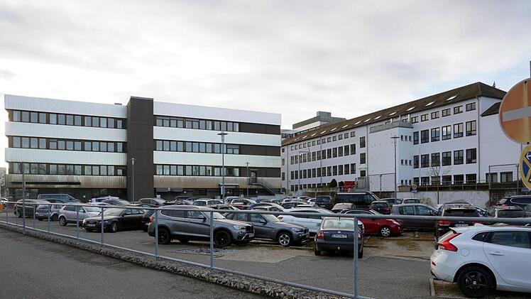 Die zwei Hauptgebäude der ehemaligen Adidas-Zentrale, die inzwischen im Besitz der Firma Schaeffler sind, werden saniert.  Foto: Richard Sänger
