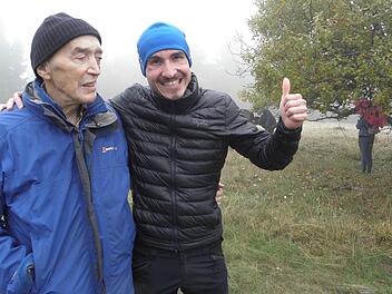 Zum 30. und letzten Mal organisierte Leo Zirkelbach (links) am Sonntag den Kreuzberglauf. Mountainbiker Philipp Bürckner (rechts) hofft, dass der Lauf auch in Zukunft stattfinden wird. Foto: Barbara Enders