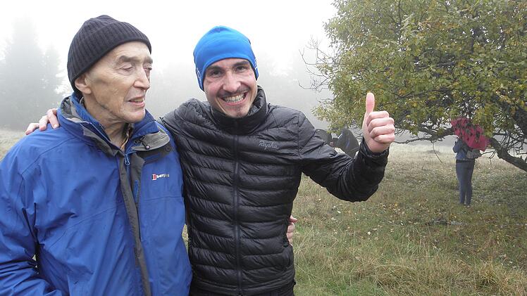 Zum 30. und letzten Mal organisierte Leo Zirkelbach (links) am Sonntag den Kreuzberglauf. Mountainbiker Philipp Bürckner (rechts) hofft, dass der Lauf auch in Zukunft stattfinden wird. Foto: Barbara Enders