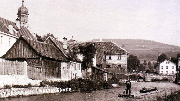 Seit Jahrhunderten ist Unterrodach von der Flößerei geprägt. Unsere Aufnahme entstand auf dem Rodachfluss in den 20er Jahren des vorigen Jahrhunderts. Repro: Gerd Fleischmann