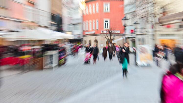 Einen genauen Blick auf die Einkaufsstadt Coburg gibt der neue Kundenspiegel. Foto: Simone Bastian