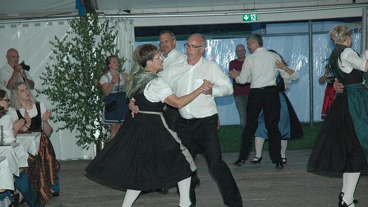 Auch die Alttänzer haben es noch drauf. Foto: Edwin Meißinger