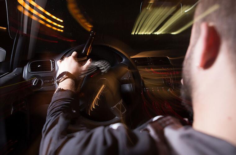Burgebrach: Unfallfahrer (23) zieht Auto selbst aus Straßengraben - Polizei kommt ihm auf die Schliche