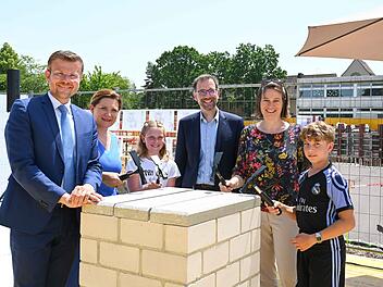 Nürnberg: Grundstein für neue Grundschule und Hort gelegt - "das Projekt ist inklusiv und integrativ" Nürnberg: Grundstein für neue Grundschule und Hort gelegt - "das Projekt ist inklusiv und integrativ"