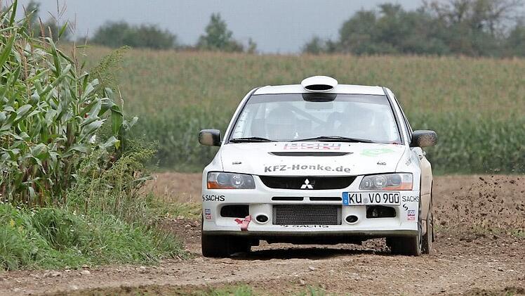 Der Himmelkroner Reinhard Honke dachte lange, er würde mit seinem Mitsubishi Evolution die Rallye Scheßlitz gewinnen können. Foto: db-Rallyephoto