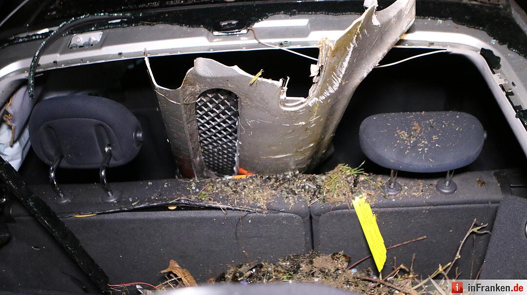 Auto überschlägt sich bei Ellingen