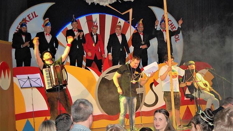 Die "Kellerbachsspatzen" konnten als Trunkenbolde mit Restalkohol das Lästern nicht lassen. Foto: Sigismund von Dobschütz