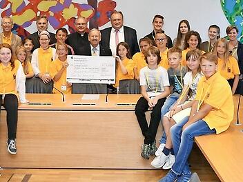 Die Vertreter der H&ouml;chstadter Schulen und der Stadtpfarrei wurden von Reinhold Bocklet und Walter Nussel empfangen. Foto: Rolf Poss