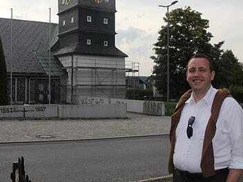 Seine Heimatkirche in Hirschfeld spielt von Kindheit an für Tobias Fehn eine wichtige Rolle. Foto: Veronika Schadeck