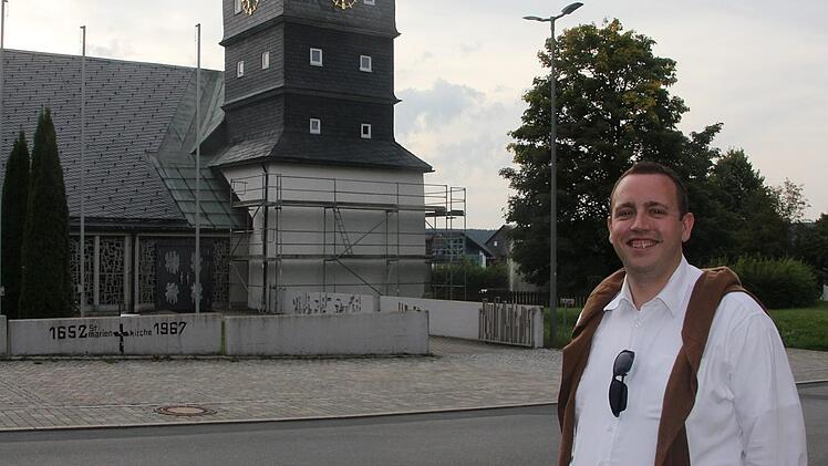 Seine Heimatkirche in Hirschfeld spielt von Kindheit an für Tobias Fehn eine wichtige Rolle. Foto: Veronika Schadeck