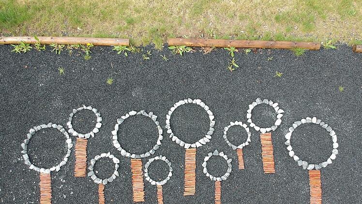 Quidditch (Harry Potter), 390 x 150 cm, Basaltschotter (grau), Kopfweiden, Wasser