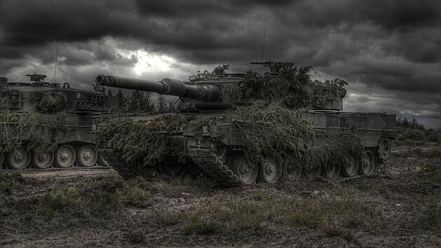 Mutig stellten sich unbewaffnete Ukrainer russischen Panzern entgegen.